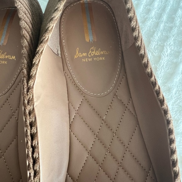 Sam Edelman Brown Corduroy Flats with Gold Emblem Size 10 - Picture 9 of 11